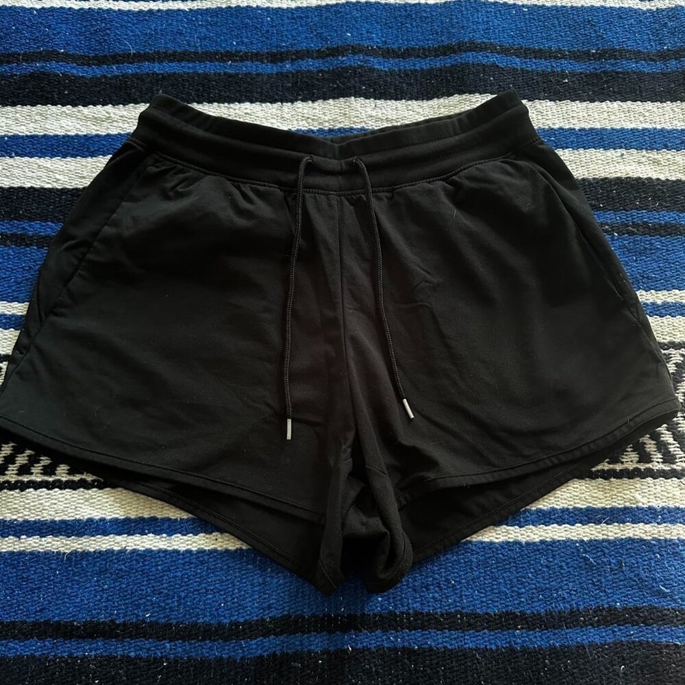Uniqlo black high-waisted cotton shorts